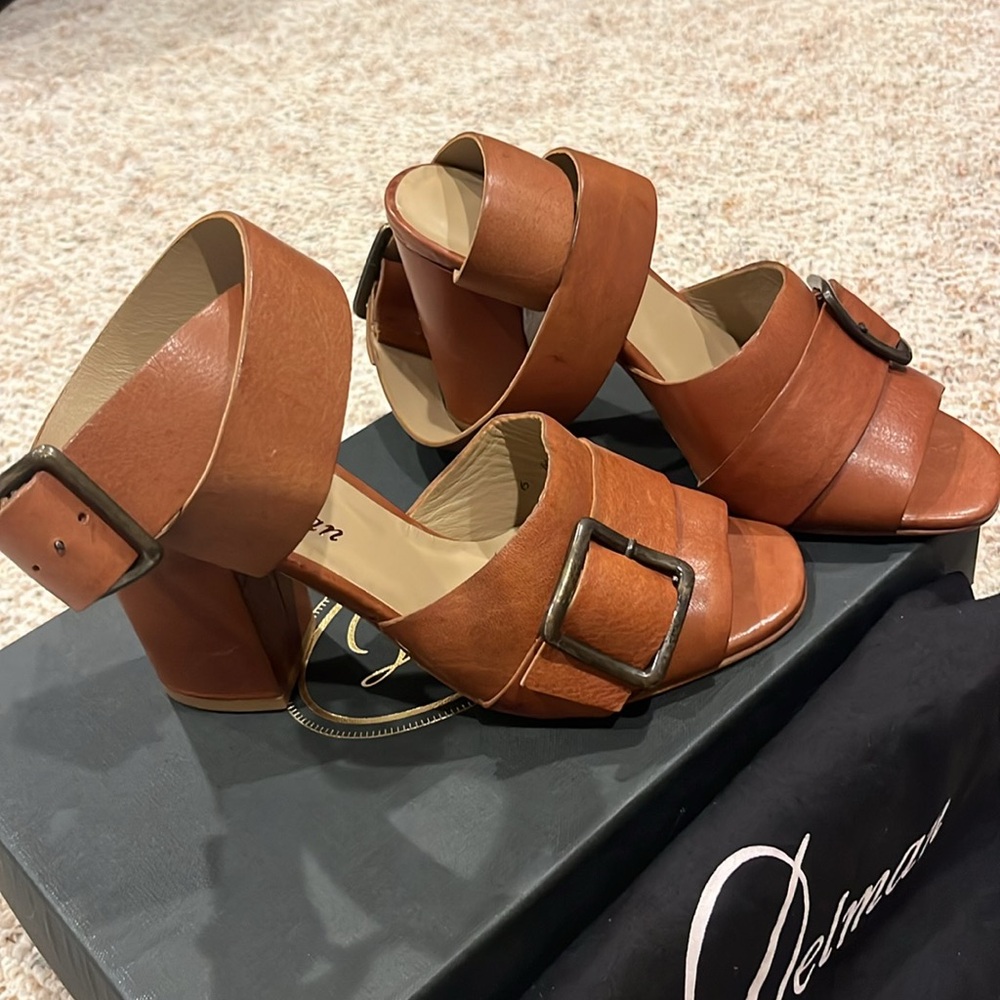 NWT Delman Carly Sandals! 👡